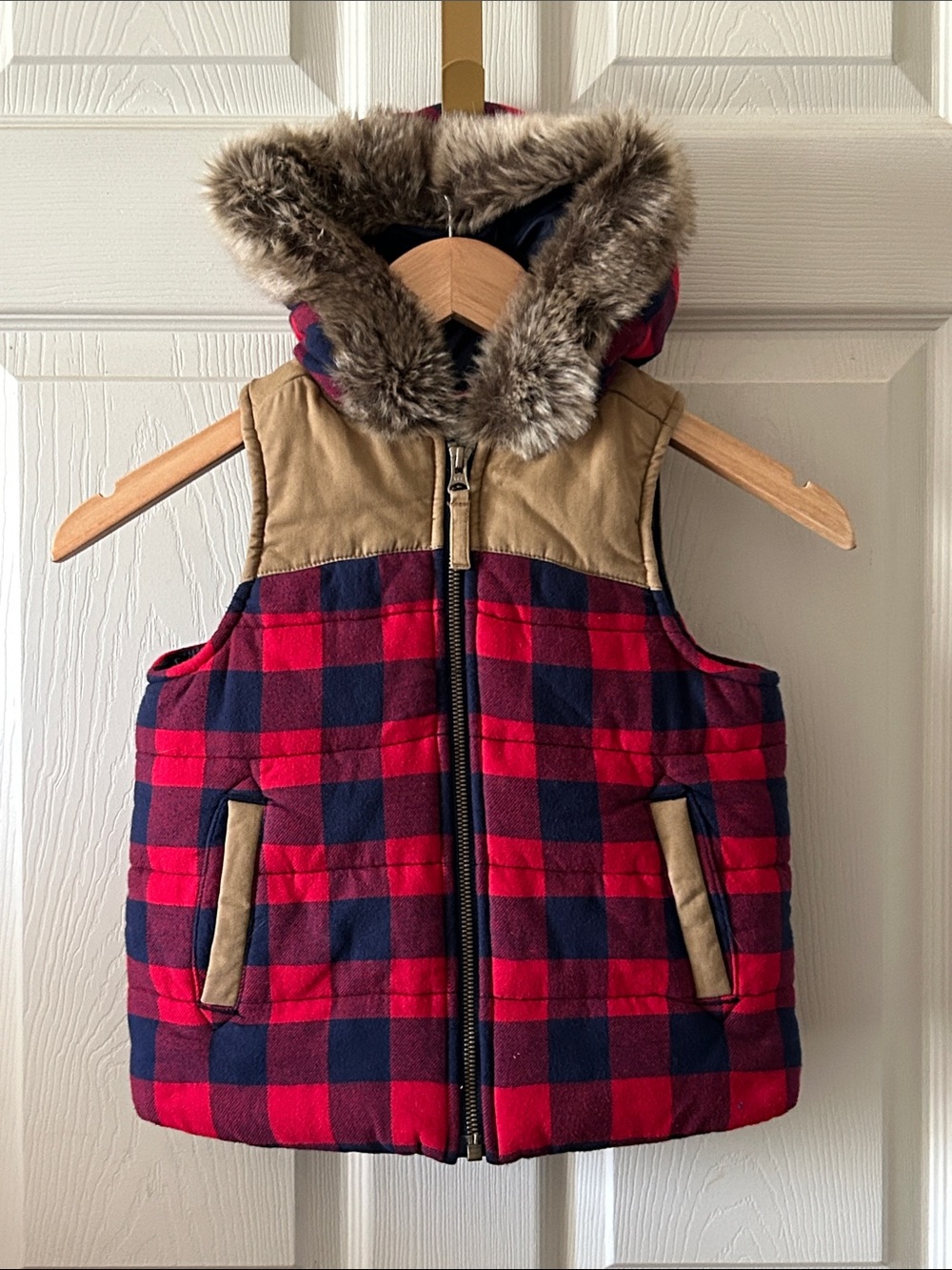 Hanna Andersson Quilted Buffalo Plaid‎ Faux Fur Hooded Vest Size 3/4T (90) Fall